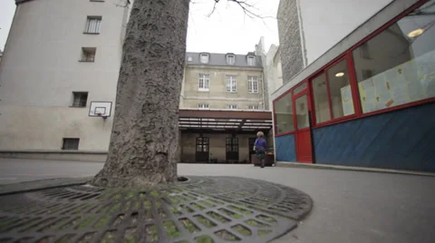 EMPTY PLAYGROUND WITH KID RUNNING - SLIDER Video stock 28119339