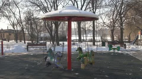 Empty playground.Empty merry-go-round,winter. 库存影片 22424718