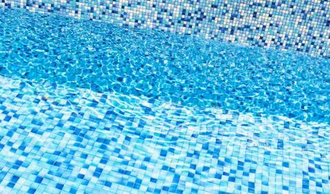 Empty pool pattern, blue water and mosaic tiling, background Stockfoto's