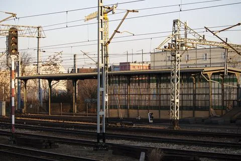 Empty railway tracks and platform at dusk Фото