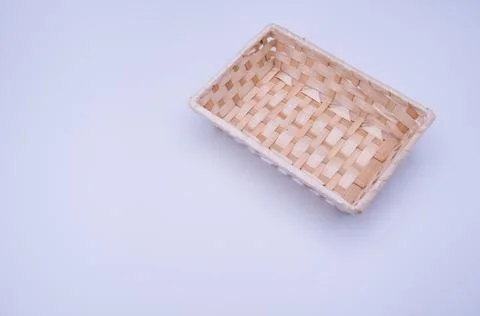 Empty rectangular wicker canister on a white background Stockfoto's