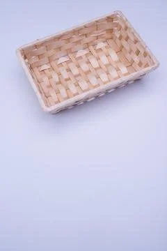 Empty rectangular wicker canister on a white background Stockfoto's