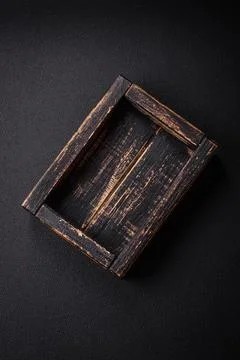 Empty rectangular wooden cutlery box on textured concrete background Stockfoto's