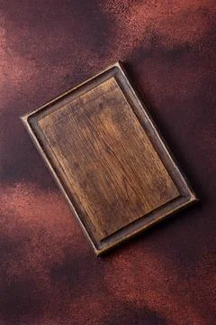 Empty rectangular wooden cutting board on textured concrete background Emp... 스톡 사진