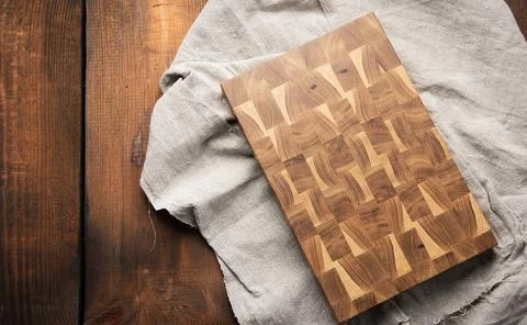 Empty rectangular wooden cutting kitchen board on table Stock Photos