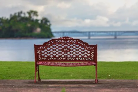 Empty red bench Stock-Fotos