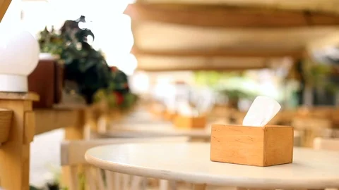 Empty reserved table in modern outdoor restaurant with sunlight and summer flowe 스톡 동영상 117133874