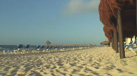 Empty resort beach Stock-Footage 2673927