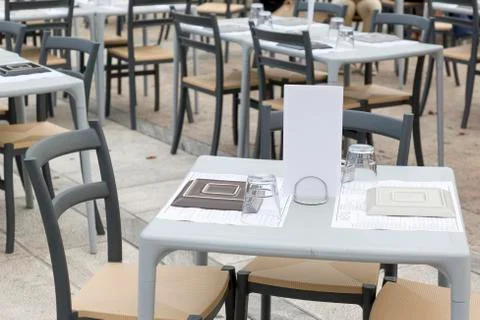 EMPTY RESTAURANT TABLES OUTSIDE Stock Photos
