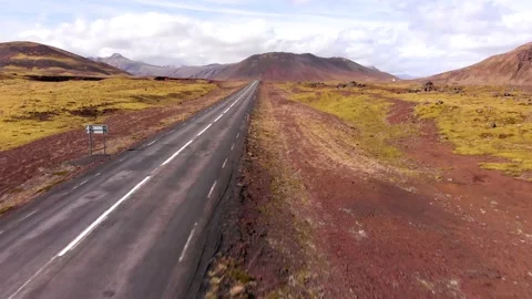 Empty Ring Road in Iceland in spring. Adventure travel 库存影片 130853474