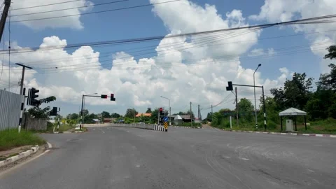An empty road in the countryside and a view of the skyo 動画素材 291003660