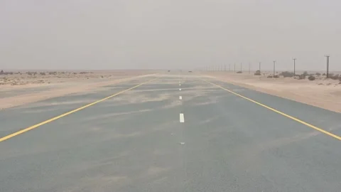 Empty road in the desert during sand storm Vídeo Stock 138158386