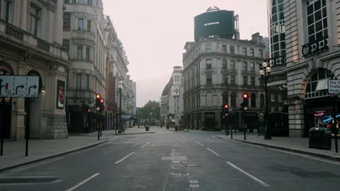 Empty roads in Central London during lockdown Video stock 130958724