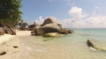 Empty rocky tropical beach in Thailand 스톡 동영상 85510074