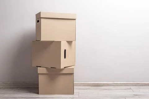 Empty room with cardboard boxes. 库存照片