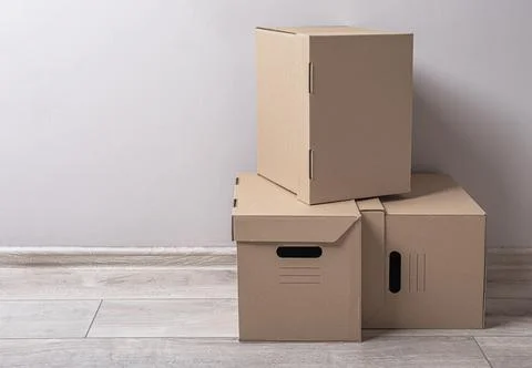 Empty room with cardboard boxes. Foto stock