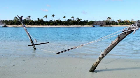 Empty rope hammock on sandy island beach on a sunny day in Maldives. Video stock 156195210
