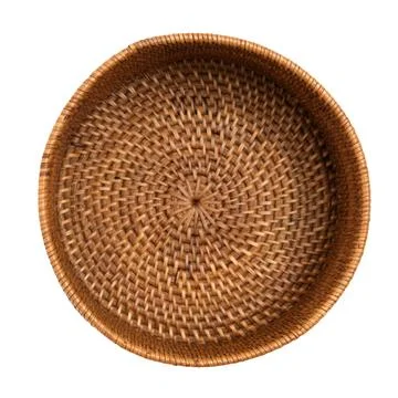 Empty round wicker basket on white background. Woven rattan tray with textu.. 库存照片