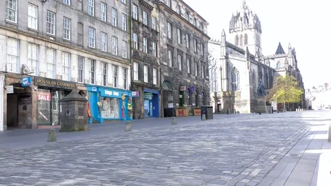 Empty Royal Mile edinburgh during Covid 19 lockdown. Video stock 128986877