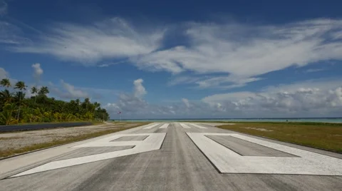 Empty runway of a tropical island 動画素材 68702157