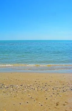 Empty sand beach background. Horizon with sky and sea Foto stock