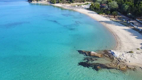 Empty sandy beach and beautiful relaxing turquoise sea. Aerial view Video stock 135254001