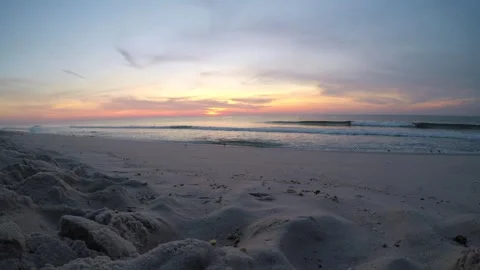 EMPTY SANDY BEACH AT SUNRISE WITH GENTLE WAVES AND SHOREBIRDS - LOW ANGLE Stockbeeldmateriaal 331314828