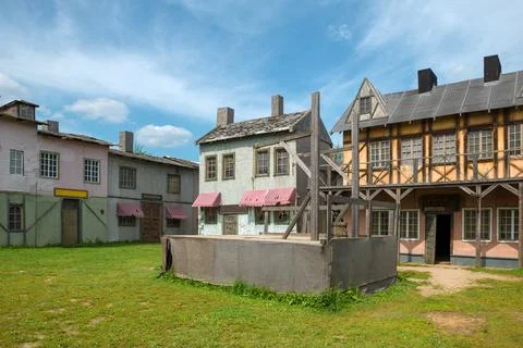 Empty scaffold with a place for execution and wooden gallows Foto stock
