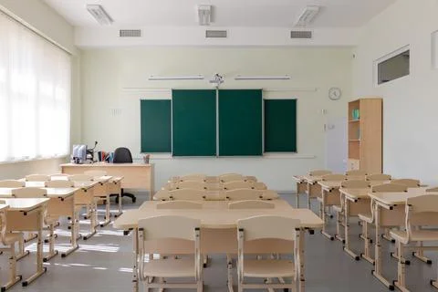 Empty school class before final exams. desks and chairs are neatly arranged i Foto stock