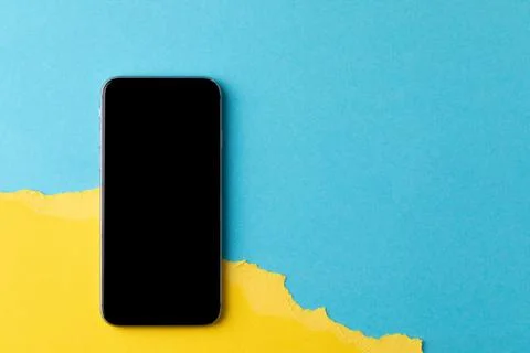 Empty screen mobile phone on the background of the flag of ukraine 스톡 사진