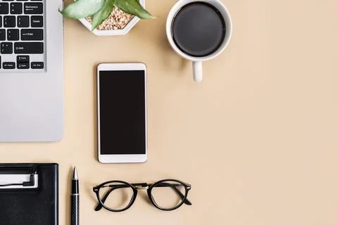 Empty screen Smart phone and file folder on business desk office with copy .. 스톡 사진
