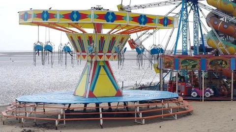 Empty seaside carousel 库存影片 79919959