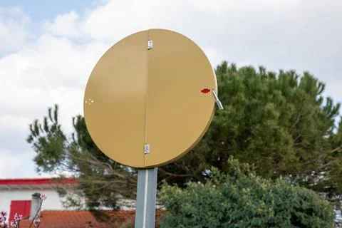 Empty seasonal variable road traffic sign close in brown closed by padlock Fotos de archivo
