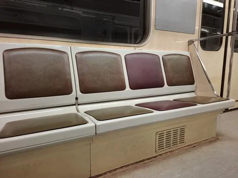 Empty seats in subway car. Seats without people Foto stock
