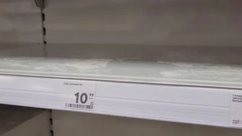 Empty shelves in the grocery store with cheap salt and sugar Video stock 171661204