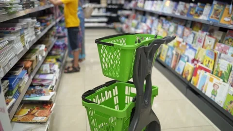 Empty shopping cart Stock Footage 135986763