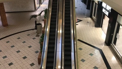Empty Shopping Mall With Elevator Moving Stockbeeldmateriaal 120763007
