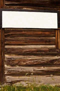 Empty sign on old log wall Foto stock