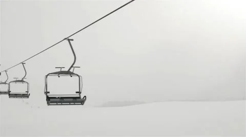 Empty Ski lift in the pyrenees Video stock 46865190