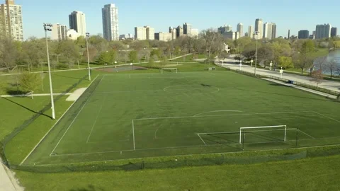 Empty Soccer Field in Large Park with City Skyline in Background, Aerial 스톡 동영상 130403769