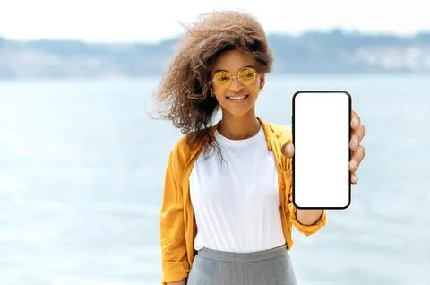 Empty space for presentation or advertising. Positive african american woman 스톡 사진
