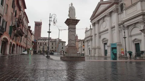 Empty square after coronavirus's lockdown Stock Footage 130494481