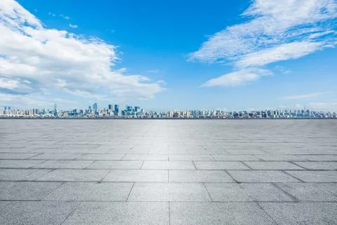 Empty square floor and modern city commercial building with skyline. Fotos de archivo