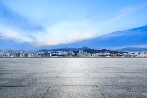 Empty square floor and modern city commercial building with skyline Fotos de archivo