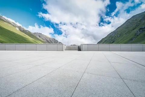 Empty square floor and mountains under blue sky. Fotos Stock