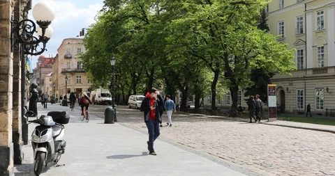 Empty square of Lviv during national quarantine amid coronavirus (covid-19). Video stock 130030875