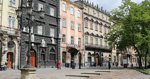 Empty square of Lviv during national quarantine amid coronavirus (covid-19). Video stock 130031198