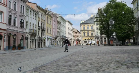 Empty square of Lviv during national quarantine amid coronavirus (covid-19). Video stock 130031393