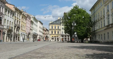 Empty square of Lviv during national quarantine amid coronavirus (covid-19). Video stock 130031515