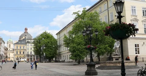 Empty square of Lviv during national quarantine amid coronavirus (covid-19). Video stock 130031697